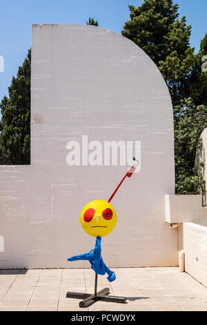 Fundacio Joan Miro, Terrasse und Skulptur, Stiftung, Museum in Barcelona, Spanien Stockfoto