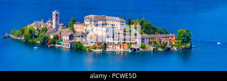 Beeindruckende Orta San Giulio Dorf, Panoramaaussicht, Piemont, Italien. Stockfoto