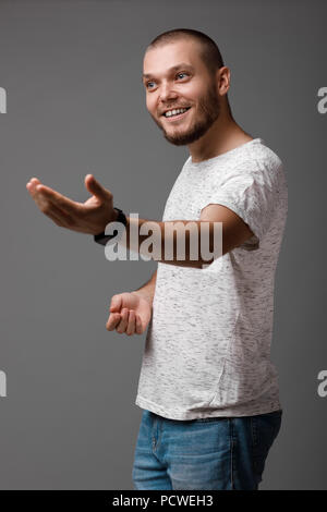 Das Portrait des jungen bärtigen Mann Stockfoto