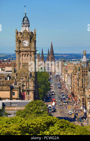 Das Balmoral Hotel uhrturm und der Prince's Street, Edinburgh, Schottland Stockfoto