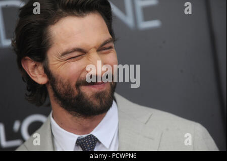 NEW YORK, NY - 19. April: Michiel Huisman nimmt "Das Zeitalter der Adaline" Premiere im AMC Loews Lincoln Square 13 Theater am 19. April 2015 in New York City. Personen: Michiel Huisman Stockfoto