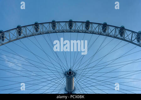 12-10-2017 London, UK. Suchen beim London Eye. Foto: © Simon Grosset Stockfoto