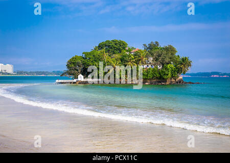 Taprobane Island ist berühmt für seine luxuriösen Herrenhaus bietet Touristen eine Unterkunft mit einer Adresse im Indischen Ozean in Weligama, Sri Lanka. Stockfoto