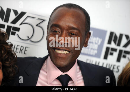 EW YORK, NY - 10. Oktober: Don Cheadle besucht 53. New York Film Festival - Closing Night Gala Vorstellung von 'Miles Ahead' in der Alice Tully Hall am 10. Oktober 2015 in New York City. Personen: Don Cheadle Stockfoto