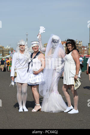 Brighton, Großbritannien - 4 August 2018 frühe Ankunft für den Brighton Pride Parade statt über dieses Wochenende im schönen sonnigen Wetter. Die jährlichen Brighton Stolz Veranstaltung zieht Tausende von Besuchern aus der ganzen Welt mit Britney Spears set später heute abend: Simon Dack/Alamy Leben Nachrichten: Simon Dack/Alamy leben Nachrichten Stockfoto