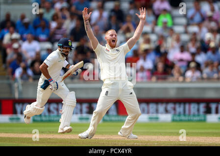 Edgbaston, Birmingham, Großbritannien. 4 Aug, 2018. Internationalen Test Cricket, Specsavers 1. Test, Tag 4, England und Indien; Ben schürt feiert nach der Einnahme der wicket von Virat Kohli Credit: Aktion plus Sport/Alamy leben Nachrichten Stockfoto
