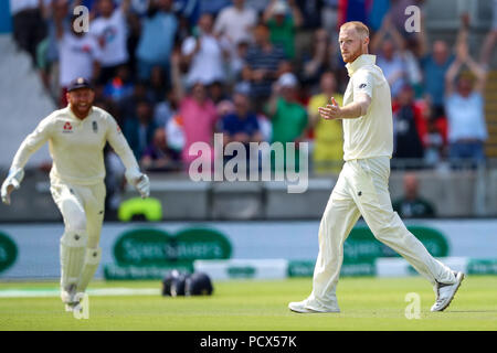Edgbaston, Birmingham, Großbritannien. 4 Aug, 2018. Internationalen Test Cricket, Specsavers 1. Test, Tag 4, England und Indien; Ben schürt feiert die letzten indischen Wicket von Hardik Pandya der Test Match Credit: Aktion plus Sport/Alamy Leben Nachrichten zu gewinnen Stockfoto