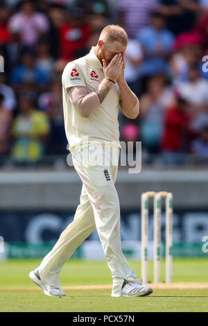 Edgbaston, Birmingham, Großbritannien. 4 Aug, 2018. Internationalen Test Cricket, Specsavers 1. Test, Tag 4, England und Indien; Ben schürt ist emotional nach der Einnahme der letzten Wicket der Test Match Credit: Aktion plus Sport/Alamy Leben Nachrichten zu gewinnen abgelassen Stockfoto
