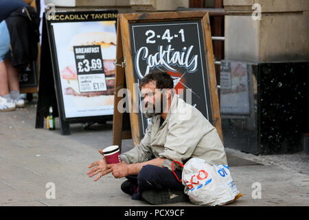 Manchester, UK, 4. August 2018, Obdachlosigkeit weiterhin Menschen auf den Straßen von Manchester, 4. August 2018 (C) Barbara Cook/Alamy Leben Nachrichten zu beeinträchtigen Stockfoto