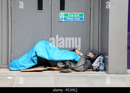 Manchester, UK, 4. August 2018, Obdachlosigkeit weiterhin Menschen auf den Straßen von Manchester, 4. August 2018 (C) Barbara Cook/Alamy Leben Nachrichten zu beeinträchtigen Stockfoto