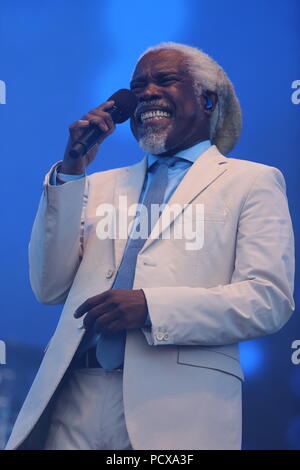 Wildboarclough, Cheshire, UK. 4. August 2018. Billy Ocean führt live auf der Hauptbühne am Rücklauf Norden Arley Hall in Cheshire. Foto: Simon Newbury/Alamy leben Nachrichten Stockfoto