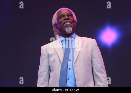 Wildboarclough, Cheshire, UK. 4. August 2018. Billy Ocean führt live auf der Hauptbühne am Rücklauf Norden Arley Hall in Cheshire. Foto: Simon Newbury/Alamy leben Nachrichten Stockfoto