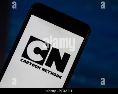 Kiew, Ukraine. 4 Aug, 2018. Die Cartoon Network Anwendung gesehen auf einem Smartphone mit dem Hintergrund einer Börse shedle angezeigt. Cartoon Network) ist eine US-amerikanische Pay-TV-Kanal. Quelle: Igor Golovniov/SOPA Images/ZUMA Draht/Alamy leben Nachrichten Stockfoto