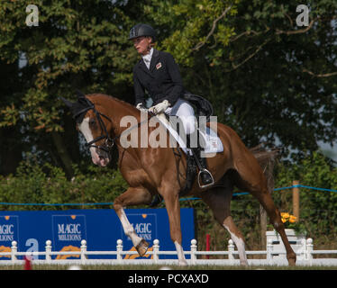 Gatcombe Park, Gloucestershire, 4. Aug 2018. Gatcombe Park Gloucestershire Magic Millionen Festival britische Eventing. Emily King reiten Dargun. Meisterschaft Dressur Ereignis Stockfoto