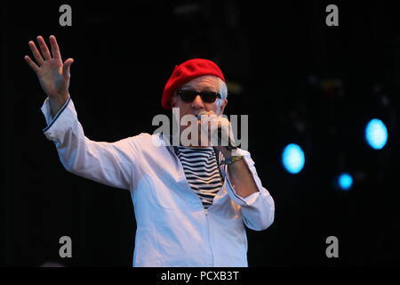 Wildboarclough, Cheshire, UK. 4. August 2018. Kapitän Sinnvolle führt live auf der Hauptbühne am Rücklauf Norden Arley Hall in Cheshire. Stockfoto