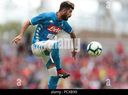 Aviva Stadium, Dublin, Irland. 4 Aug, 2018. Vor der Saison Fußball-freundlichen, internationalen Champions Cup, Liverpool gegen Napoli; Elseid Hysaj Napoli steuert die Kugel Credit: Aktion plus Sport/Alamy leben Nachrichten Stockfoto