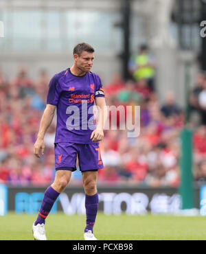 Aviva Stadium, Dublin, Irland. 4 Aug, 2018. Vor der Saison Fußball-freundlichen, internationalen Champions Cup, Liverpool gegen Napoli; James Milner des FC Liverpool wartet auf den Ball Credit: Aktion plus Sport/Alamy leben Nachrichten Stockfoto