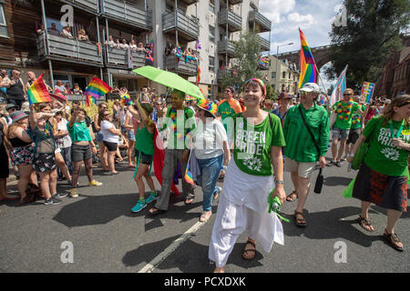 Brighton, UK. 4. August 2018, Caroline Lucas im Rahmen der jährlichen Pride Parade Brighton, Brighton, England. © Jason Richardson/Alamy leben Nachrichten Stockfoto