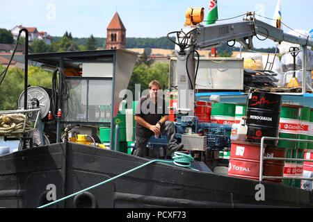 Würzburg, Deutschland. 04. Juli 2018. Operations Manager Klaus Philipp steht auf seinem Bunker station am Ufer des Mains. Foto: Karl-Josef Hildenbrand/dpa/Alamy leben Nachrichten Stockfoto