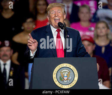 Lewis Center, Ohio, USA. 04 Aug, 2018. DONALD TRUMP spricht auf Oletangy orange High School Unterstützung für Troy Balderson, der republikanische Kandidat im 7. August spezielle Wahl in Ohio 12 Kongreßbezirk zu stärken. Credit: Brian Cahn/ZUMA Draht/Alamy leben Nachrichten Stockfoto