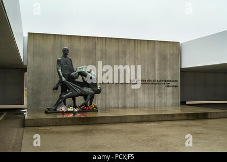 SACHSENHAUSEN, Deutschland, 9. Dezember 2009: Das Denkmal für die Opfer im Krematorium im KZ Sachsenhausen, Konzentrationslager. Stockfoto