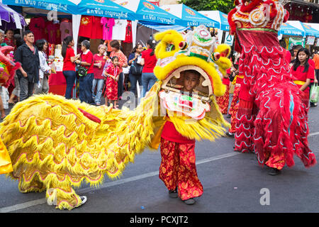 Löwe Kostüm, das chinesische Neujahr, Chinatown, Yaowarat, Bangkok, Thailand Stockfoto