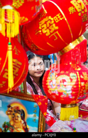 Street Market in Chinatown an Neujahr, Yaowarat, Bangkok, Thailand Stockfoto