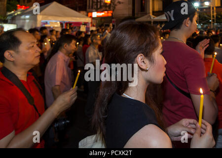 Kerzen bei chinesischen neuen Jahres, Chinatown, Yaowarat, Bangkok, Thailand Stockfoto