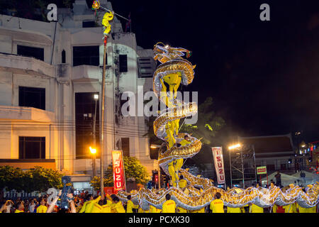 Akrobaten an chinesischen neuen Jahres, Chinatown, Yaowarat, Bangkok, Thailand durchführen Stockfoto