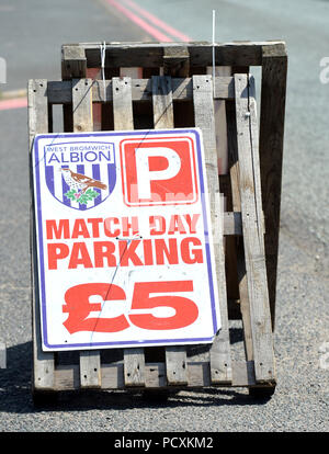 Einen allgemeinen Überblick über einen Parkplatz Schild draußen das Gelände vor der Sky Bet Championship Match in West Bromwich, West Bromwich. PRESS ASSOCIATION Foto. Bild Datum: Samstag, 4. August 2018. Siehe PA-Geschichte Fußball West Brom. Photo Credit: Dave Howarth/PA-Kabel. Einschränkungen: EDITORIAL NUR VERWENDEN Keine Verwendung mit nicht autorisierten Audio-, Video-, Daten-, Spielpläne, Verein/liga Logos oder "live" Dienstleistungen. On-line-in-Verwendung auf 75 Bilder beschränkt, kein Video-Emulation. Keine Verwendung in Wetten, Spiele oder einzelne Verein/Liga/player Publikationen. Stockfoto