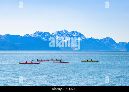 Ozean Kajakfahrer in Resurrecton in der Bucht aus Lowell Punkt in Seward, Alaska Stockfoto