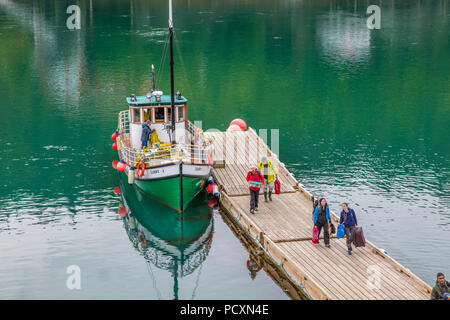 Danny J am Dock in Halibut Cove auf der Kenai Halbinsel über die Kachemak Bucht von Homer Alaska Stockfoto