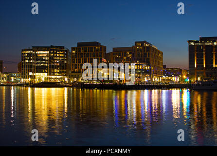 WASHINGTON DC, USA - 28. Juli 2018: Die Wharf des US-Kapitals in der Nacht. Bezirk Wharf entworfen, als eine breite Promenade mit neuen Wohn-, Einkaufs- und geben Sie Stockfoto