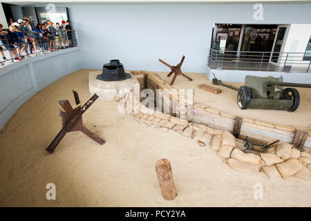 Eine Abwehr Anzeige am Utah Beach D-Day Museum, Normandie, Frankreich. Stockfoto