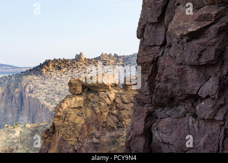 Felsformationen zum Klettern in Smith Rock State Park, Florida, USA Stockfoto