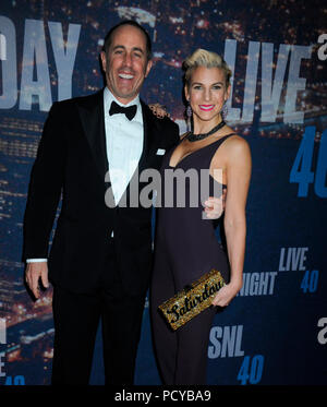 NEW YORK, NY - 15. Februar: Jim Carrey besucht SNL 40. Jahrestag Feier am Rockefeller Plaza am 15. Februar 2015 in New York City. Personen: Jerry Seinfeld, Jessica Seinfeld Stockfoto