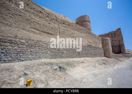 Bahla Fort ist eine von vier historischen Festungen, die sich am Fuße des Jebel Akhdar-Hochlands im Nahen Osten, Oman, befinden und zum UNESCO-Weltkulturerbe gehören Stockfoto