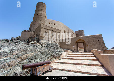 Bahla Fort ist eine von vier historischen Festungen, die sich am Fuße des Jebel Akhdar-Hochlands im Nahen Osten, Oman, befinden und zum UNESCO-Weltkulturerbe gehören Stockfoto