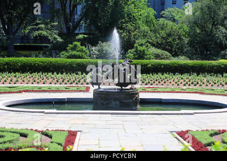 Untermeyer Brunnen im schönen Wintergarten Garten - der Garten nur im Central Park, Manhattan am 4. Juli 2017 in New York, USA. (Phot Stockfoto