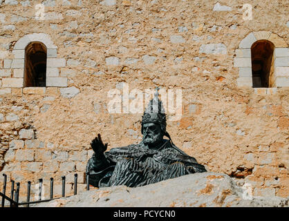 Denkmal für Papa Luna, in Peniscola Burg, in Valencia, Spanien Stockfoto