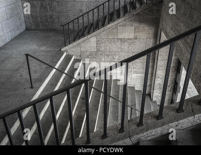 Steinkorridor im Berliner Olympiastadion, 1936 für die Olympischen Spiele der Nazis erbaut, zeigt monumentale Architektur der Zeit des Dritten Reichs Stockfoto