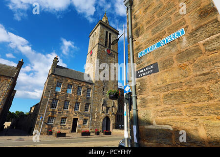 College Street und der Turm von St. Salvator's Kapelle an der Universität St Andrews, St Andrews, Fife, Schottland Stockfoto