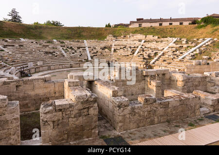 Das prächtige erste antike Theater von Larissa wurde im 3.. Jahrhundert v. Chr. in den südlichen Ausläufern des Akropolis-Hügels errichtet. Griechenland Stockfoto