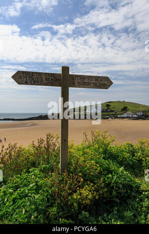 Ein Schild weist den Weg zu Burgh Island, Devon. Die Insel ist über eine sandy Causeway bei Ebbe zugänglich Stockfoto