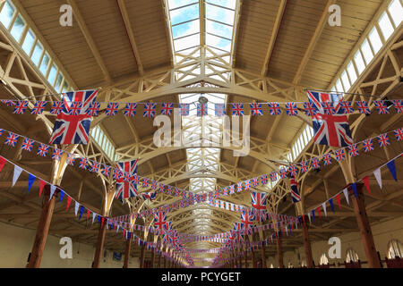 Das Dach von Barnstaple ist Pannier Market, eine Markthalle im Zentrum von Barnstaple, Devon, das im Jahre 1856 gebaut wurde Stockfoto