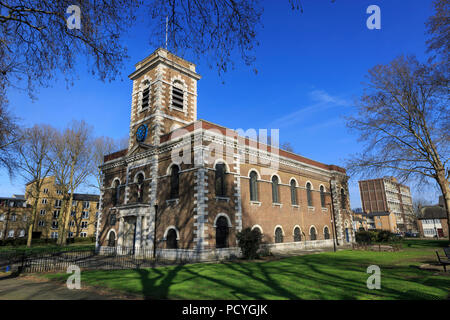 St. Matthäus Kirche in Bethnal Green war Gastgeber für die begräbnisse der Kray Zwillinge - Ronnie Kray im März 1995 und Reggie Kray im Oktober 2000. Stockfoto