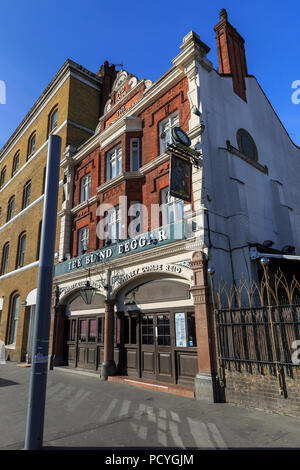 Der blinde Bettler ist ein öffentliches Haus in Whitechapel, London, die berüchtigten wie die Lage des Mordes an George Cornell von Ronnie Kray im März 1966 Stockfoto