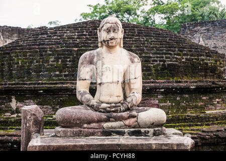 Buddha Statuen an Vatadage alten Struktur zurück zur polonnaruwa Königreich Sri Lanka dating. Stockfoto