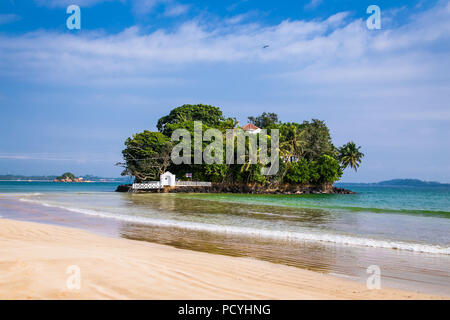 Taprobane Island ist berühmt für seine luxuriösen Herrenhaus bietet Touristen eine Unterkunft mit einer Adresse im Indischen Ozean in Weligama, Sri Lanka. Stockfoto