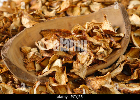 Schüssel von getrockneten Pilzen - in der Nähe Stockfoto